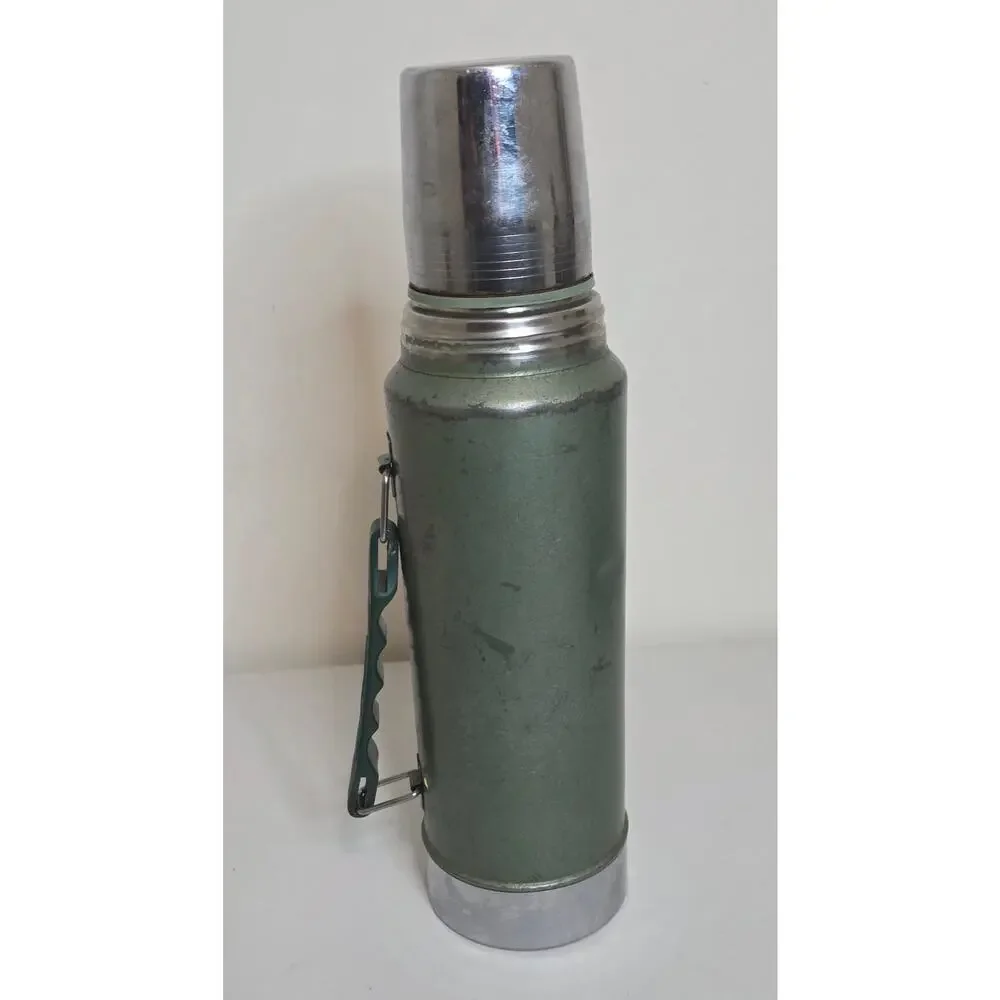 Vintage Aladdin Stanley Thermos 1 Quart model A-944DH - Picture 2 of 4